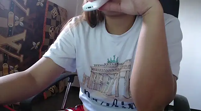 Snapshot of xTheLastVIRGINx chatting on December 2, 7:10 am xTheLastVIRGINx online show from December 2, 7:10 am