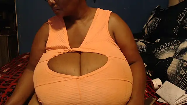 CUTEFIRMMELONSS online show from February 25, 7:45 pm