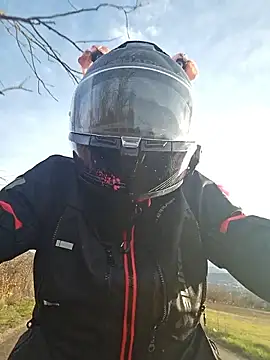 SARAHARD online show from December 17, 1:37 pm