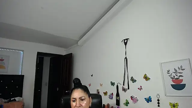 Snapshot of mature_bigboobs10 chatting on September 13, 4:53 am mature bigboobs10 online show from September 13, 4:53 am