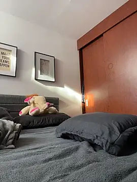 J loren online show from March 11, 9:39 pm