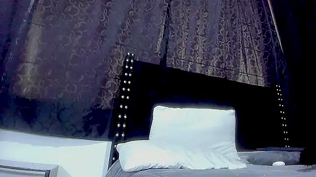 amareto queen online show from September 19, 9:03 pm