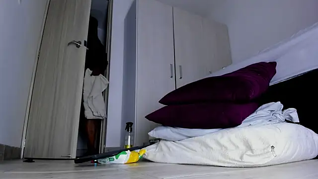 Skarleth69 online show from January 16, 3:24 am