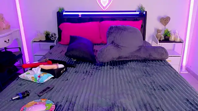 ShanLovely online show from April 17, 1:40 am