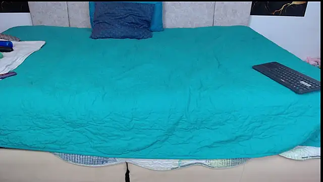 adriscute online show from March 21, 8:19 am