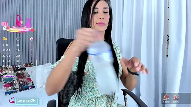 nayelii d online show from December 15, 12:43 pm