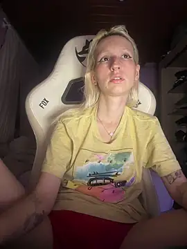 bunnydark00 online show from November 19, 2:11 am