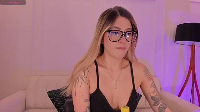 EveBensonX online show from September 14, 7:45 pm