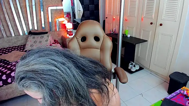 cute sassy online show from April 19, 5:29 am