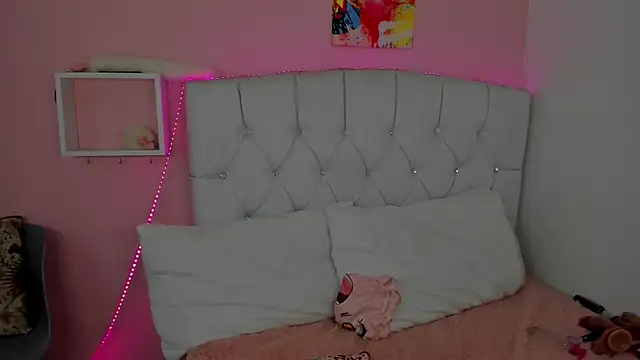18candys online show from May 26, 1:10 pm
