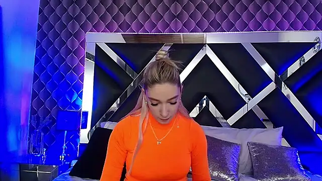 victoriaa lee  online show from October 27, 7:19 pm