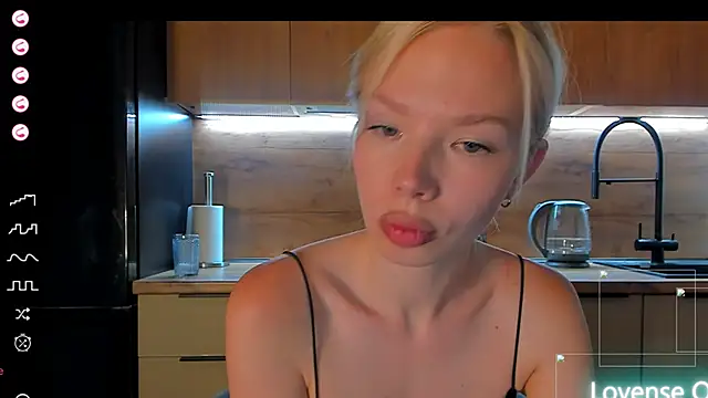 Olivia Bells online show from June 26, 10:11 pm