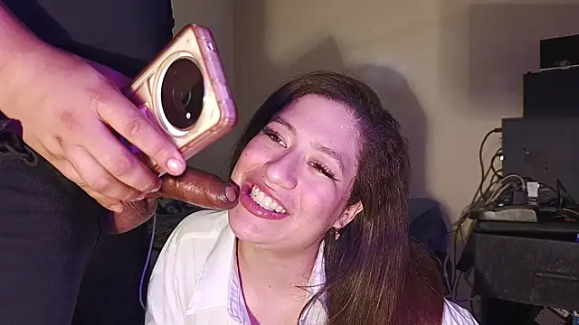 Snapshot of AmazingFuckCam chatting on October 2, 3:44 am AmazingFuckCam online show from October 2, 3:44 am