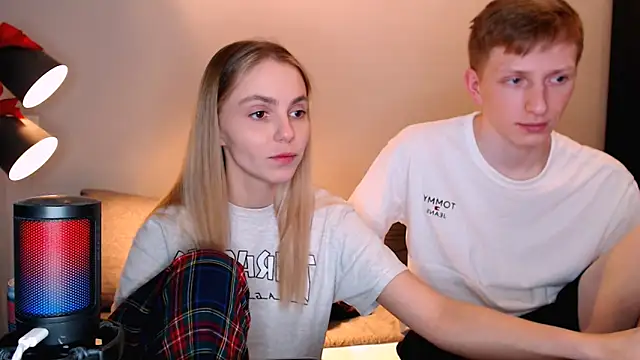 juliaanddima online show from November 27, 9:01 am