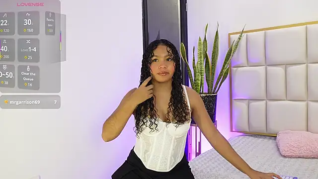 Anais aradia online show from December 17, 5:33 am