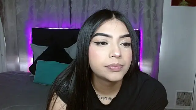 eva six online show from October 4, 4:33 pm