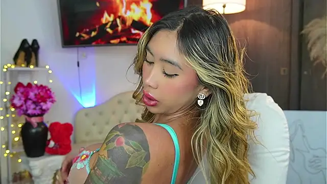 liah v online show from February 13, 1:29 am