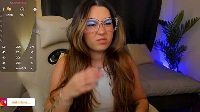 dakottaa  online show from January 14, 11:32 pm