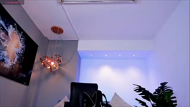 charlottewhitte online show from April 12, 11:57 am