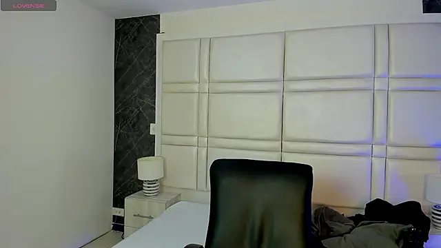 charlottewhitte online show from February 28, 7:02 pm