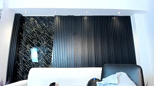 charlottewhitte online show from October 18, 12:19 pm