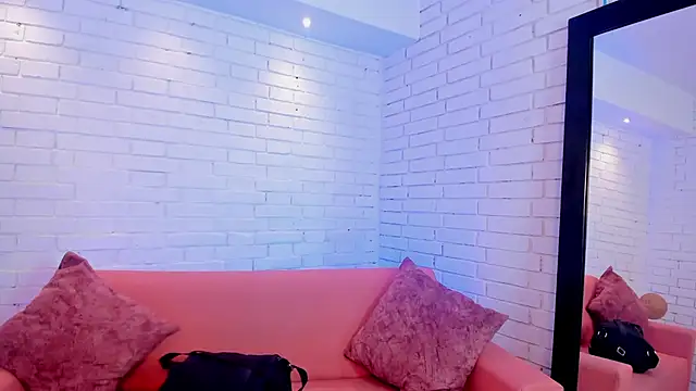 charlottewhitte online show from September 18, 11:31 am