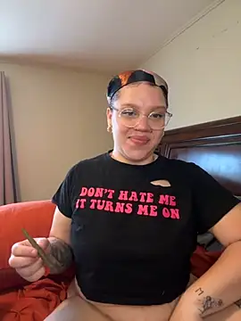 QueenNuttCollector online show from September 9, 9:03 pm