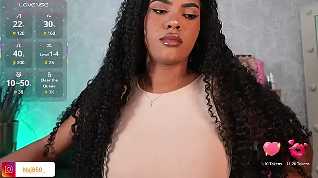 HOTBLACKANDWHITE2 online show from March 9, 2:37 am