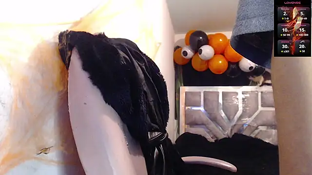 toxxxic cams online show from October 19, 6:37 am