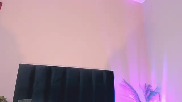 Nina Cavaali online show from December 5, 6:09 pm