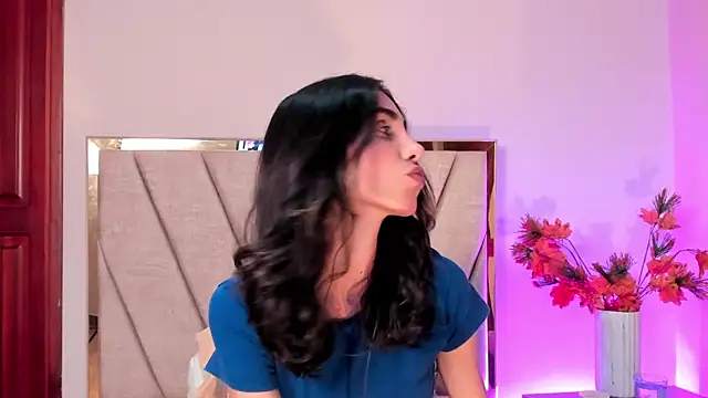 Nina Cavaali online show from November 3, 6:12 pm