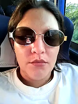 Mia Hampton online show from October 5, 10:15 pm