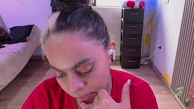 Cuttiealice online show from November 14, 5:02 pm