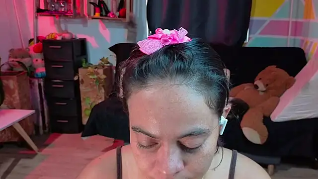 Cuttiealice online show from September 9, 5:02 pm