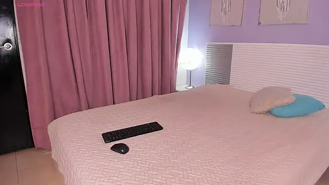 peachbrii online show from February 9, 1:13 pm