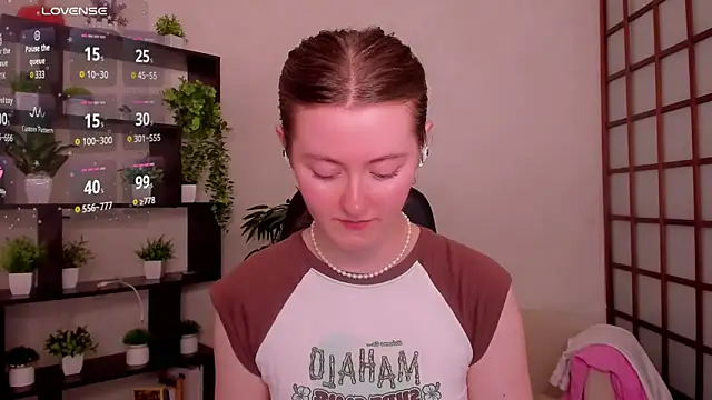 KateCuddle online show from June 18, 3:08 am