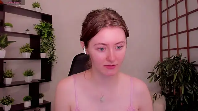 KateCuddle online show from July 30, 2:23 am
