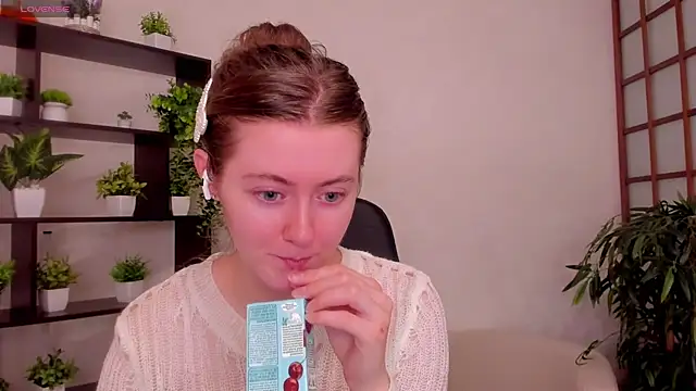KateCuddle online show from August 4, 2:06 am
