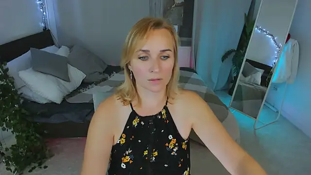 Snapshot of Karinella_x chatting on September 19, 9:25 pm Karinella x online show from September 19, 9:25 pm