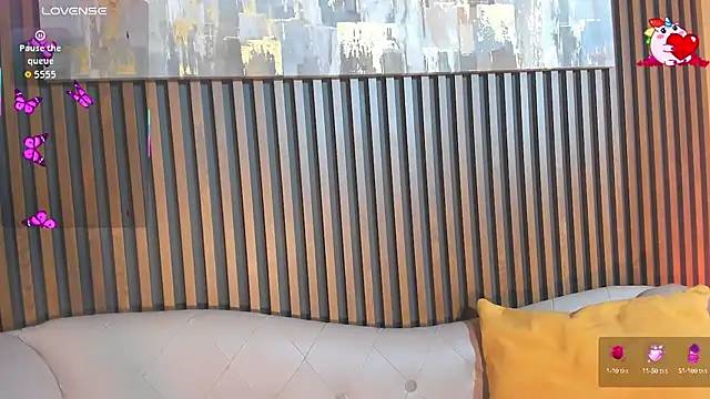 Snapshot of LauraAristizabal chatting on September 10, 12:49 pm LauraAristizabal online show from September 10, 12:49 pm