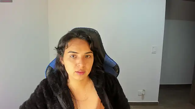 Snapshot of Emily_Nicole chatting on September 19, 2:43 am Emily Nicole online show from September 19, 2:43 am