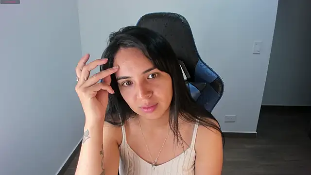 Snapshot of Emily_Nicole chatting on October 4, 1:11 am Emily Nicole online show from October 4, 1:11 am
