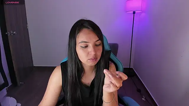 Emily Nicole online show from February 22, 1:50 am