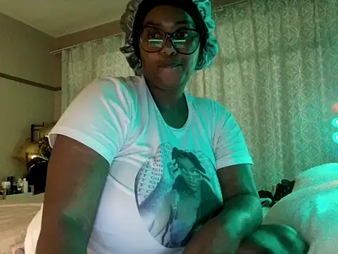 Snapshot of Charlie-Crawford chatting on October 10, 7:41 pm Charlie-Crawford online show from October 10, 7:41 pm