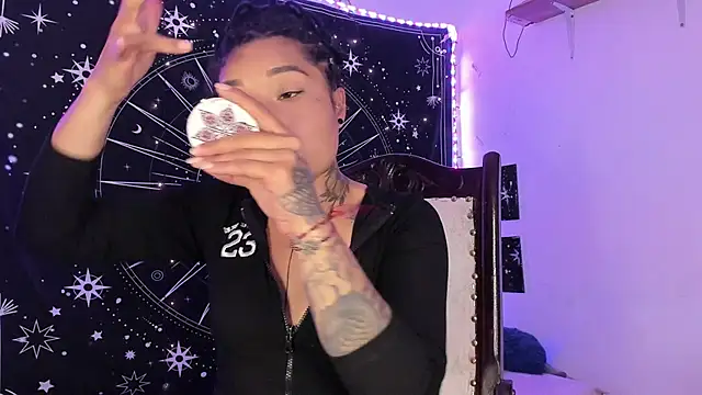 Eva Lee  online show from November 22, 8:39 am