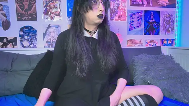 Snapshot of snowblack_ chatting on October 4, 2:43 pm snowblack online show from October 4, 2:43 pm