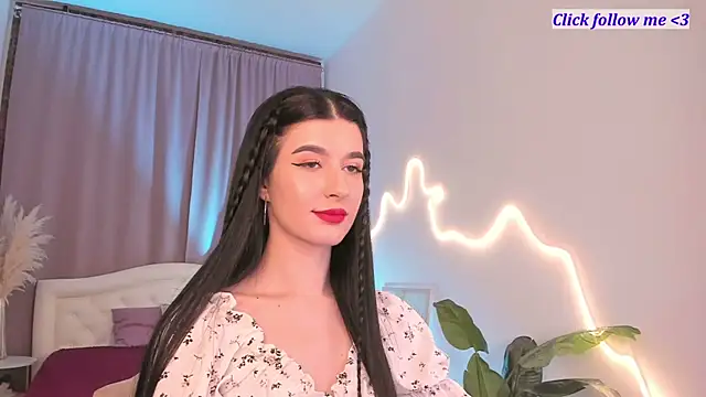 LauraCoy online show from April 10, 9:10 pm