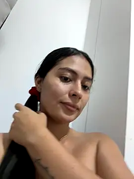 Snapshot of Sophie__Foxxx chatting on October 13, 1:19 am Sophie Foxxx online show from October 13, 1:19 am