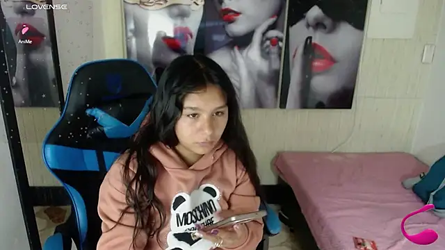 Snapshot of Charis_21 chatting on September 12, 4:02 am Charis 21 online show from September 12, 4:02 am