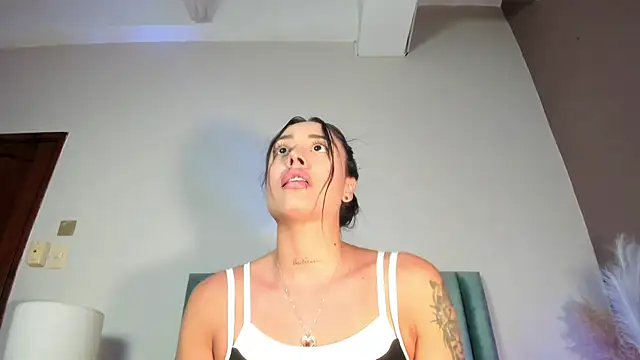 NoraDasilva online show from March 21, 12:37 am